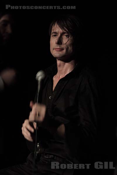 BRETT ANDERSON - 2010-02-05 - PARIS - Divan du Monde - 